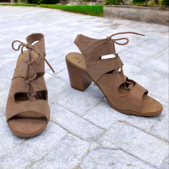 Elegant Tan Block Heel Sandals Sz 7.5 Memory Foam - Picture 1 of 8